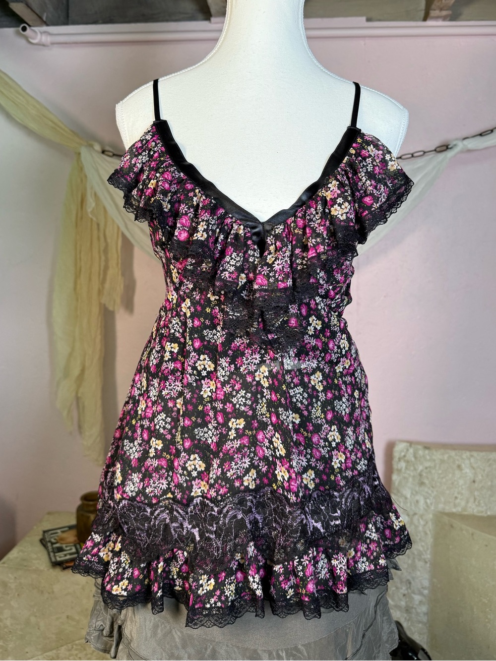 Y2K Black Floral Lace Ruffle Cami Top Size M